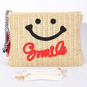 ”SMILE” STRAW CLUTCH